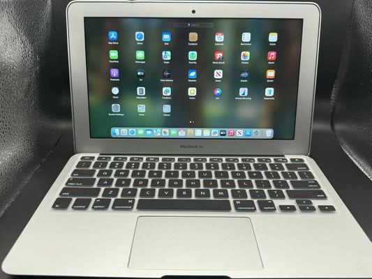 Fast and lightweight MacBook Air 11" w/ latest OS: Sequoia!