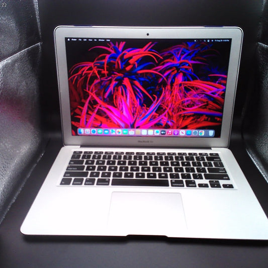 13 inch fast MacBook Air w/ 2025 OS Pre-Retina display with upgraded RAM