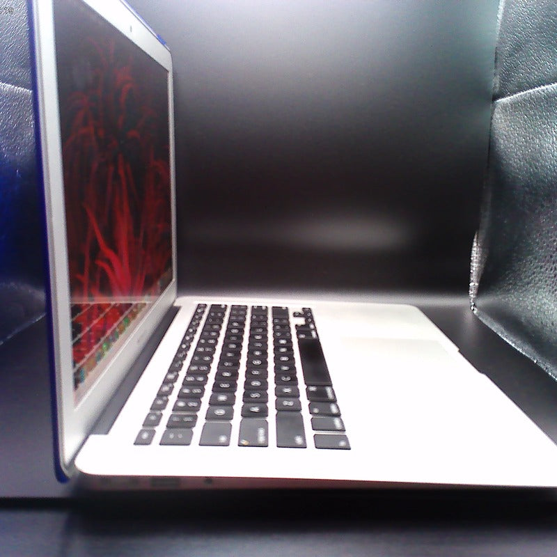 13 inch fast MacBook Air w/ 2025 OS Pre-Retina display with upgraded RAM