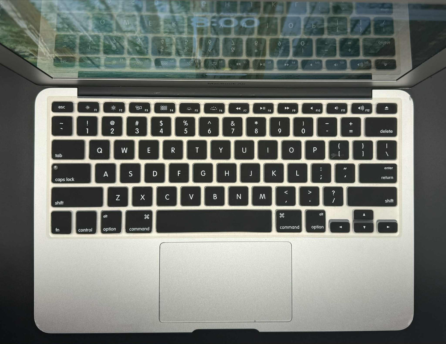 Fast and lightweight MacBook Air 11" w/ latest OS: Sequoia!
